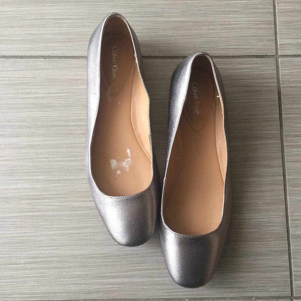 Calvin Klein Silver Flats Felice sz 9